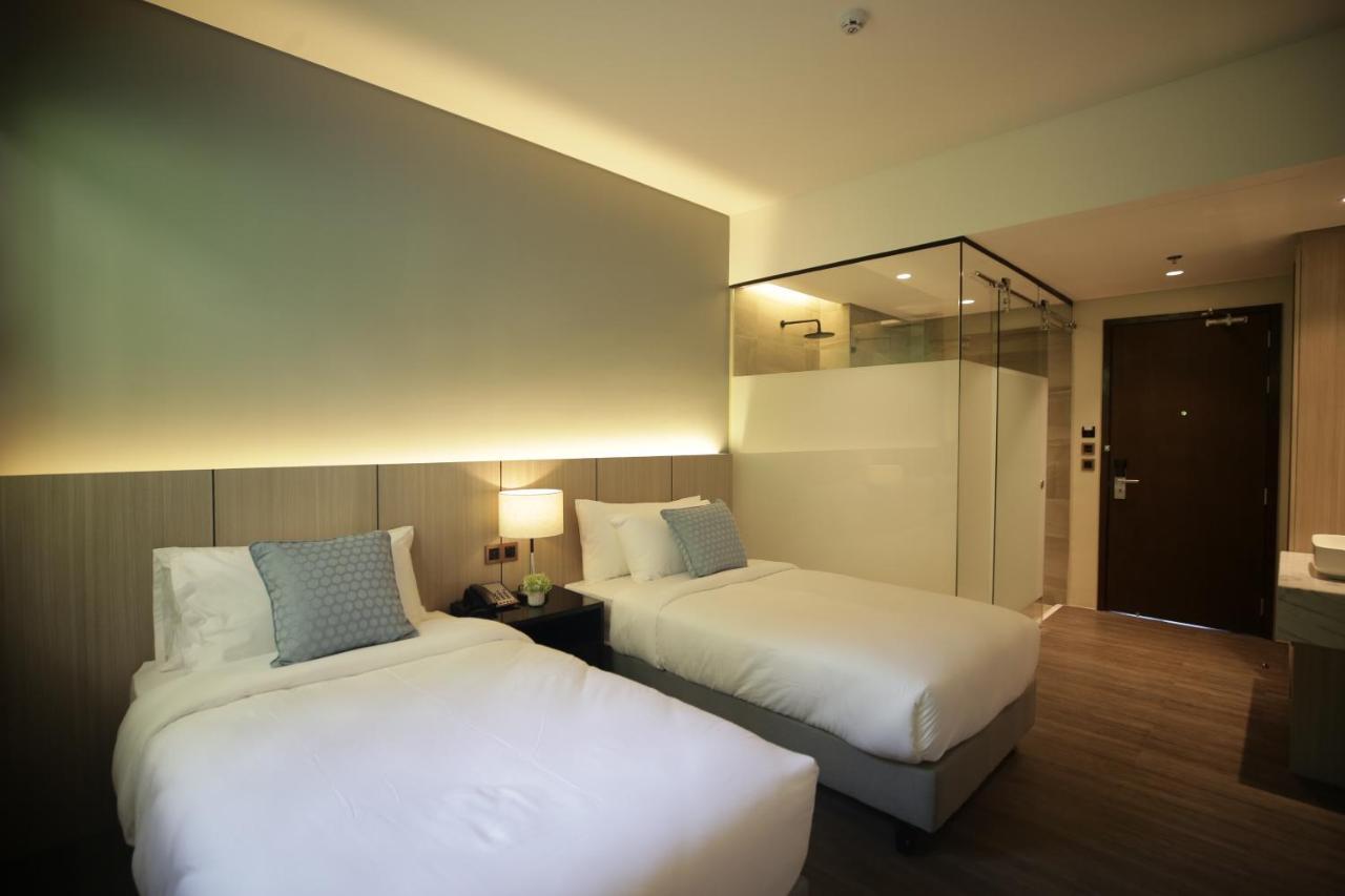 The Maximilian Hotel Cauayan Zewnętrze zdjęcie