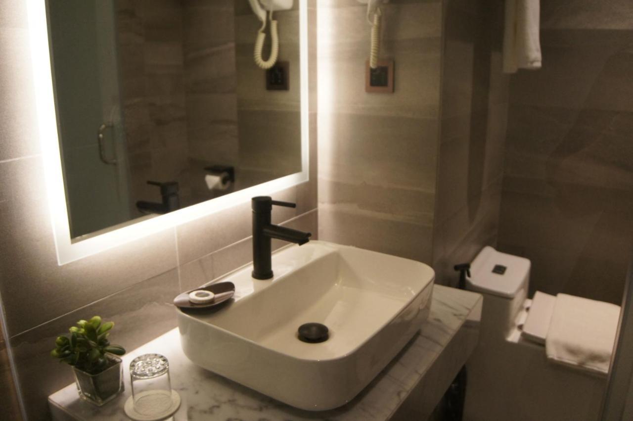 The Maximilian Hotel Cauayan Zewnętrze zdjęcie