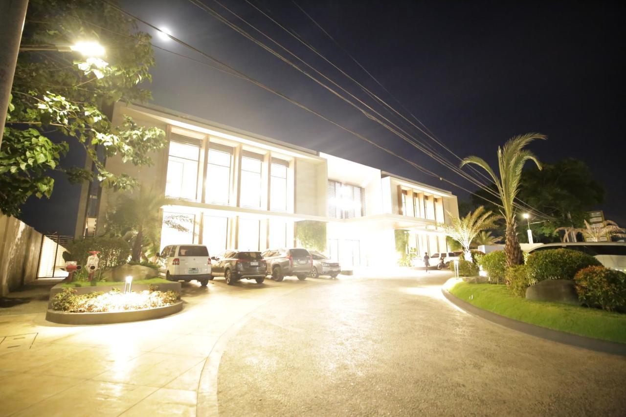 The Maximilian Hotel Cauayan Zewnętrze zdjęcie