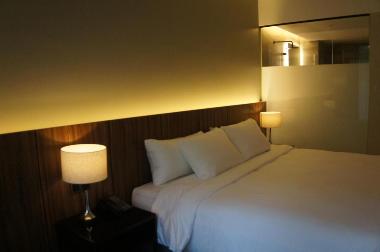 The Maximilian Hotel Cauayan Zewnętrze zdjęcie
