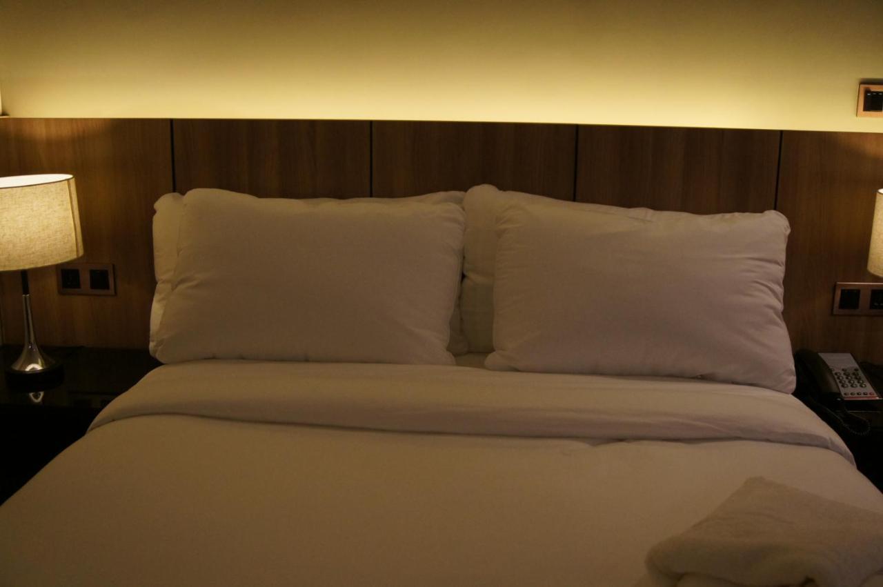 The Maximilian Hotel Cauayan Zewnętrze zdjęcie