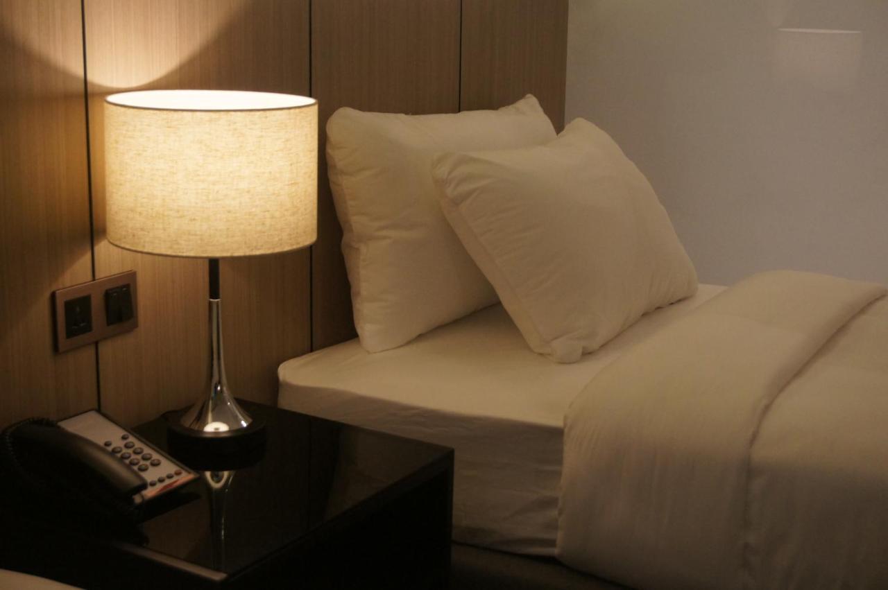 The Maximilian Hotel Cauayan Zewnętrze zdjęcie
