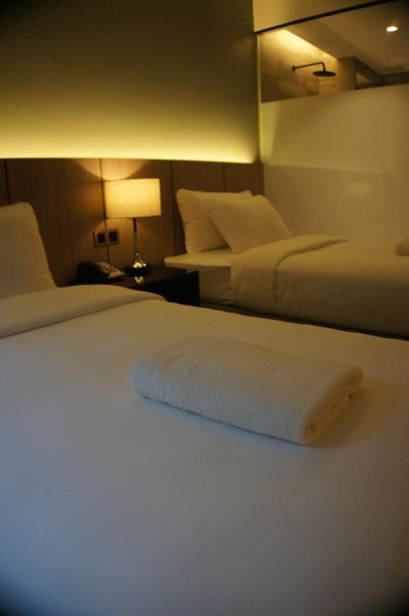 The Maximilian Hotel Cauayan Zewnętrze zdjęcie