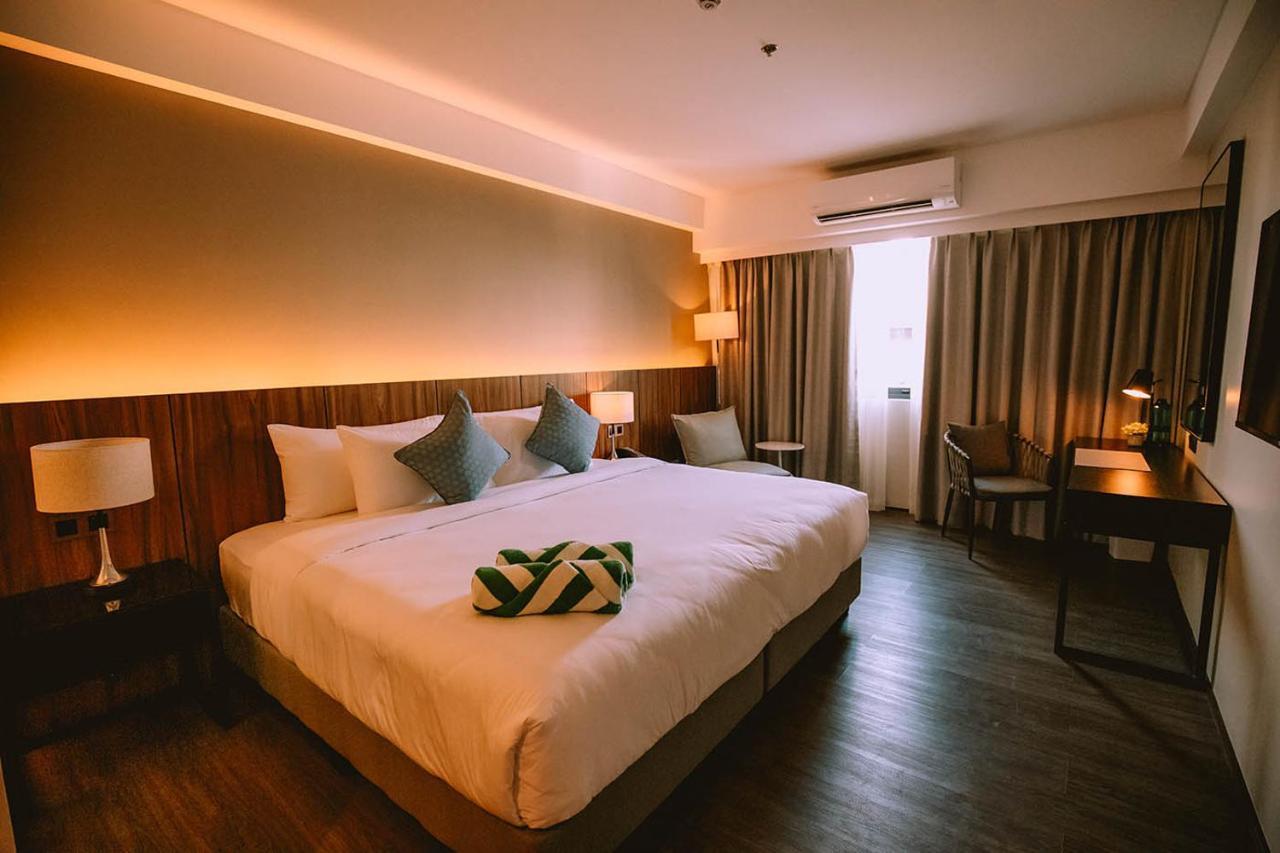 The Maximilian Hotel Cauayan Zewnętrze zdjęcie