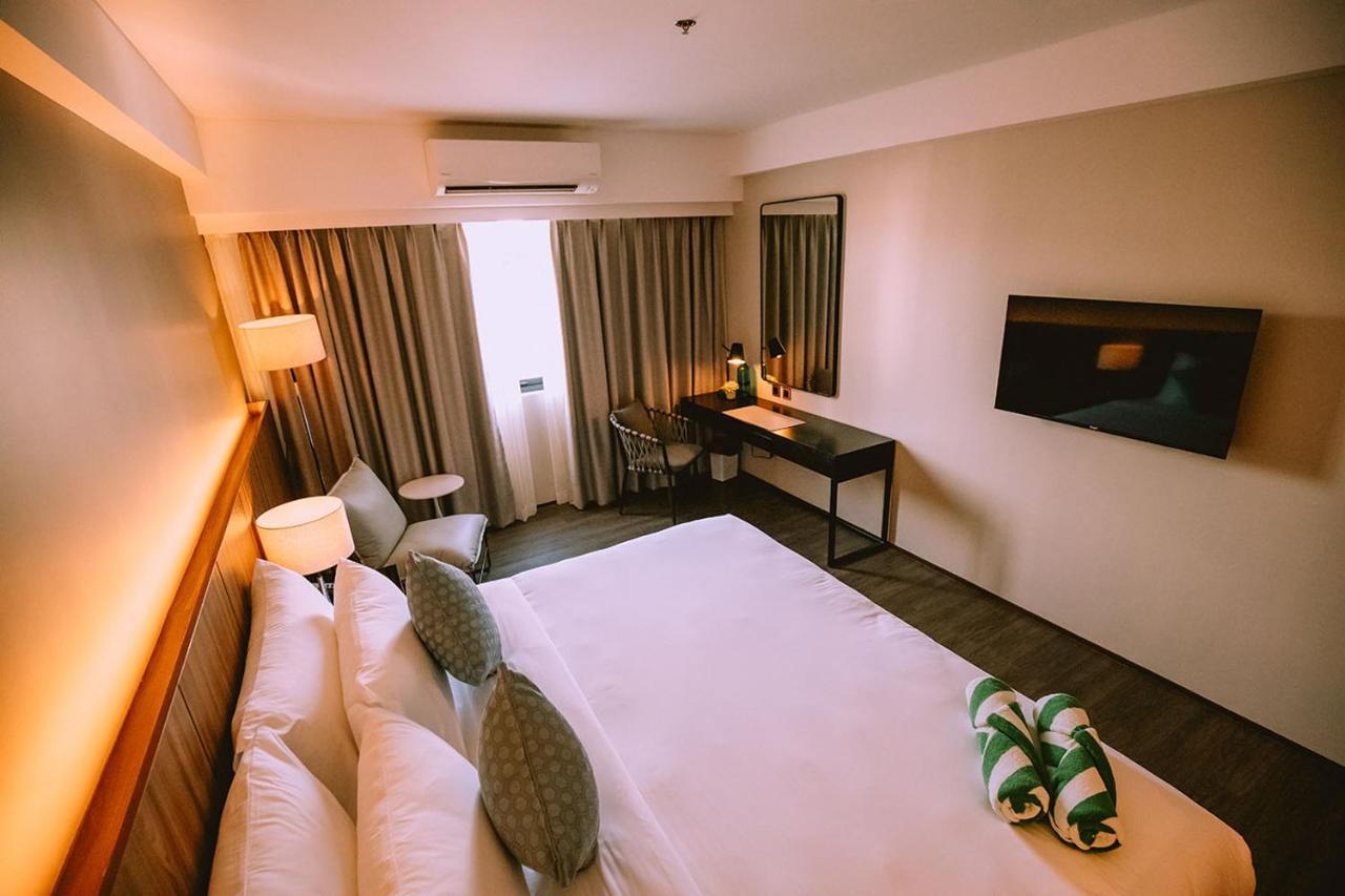 The Maximilian Hotel Cauayan Zewnętrze zdjęcie