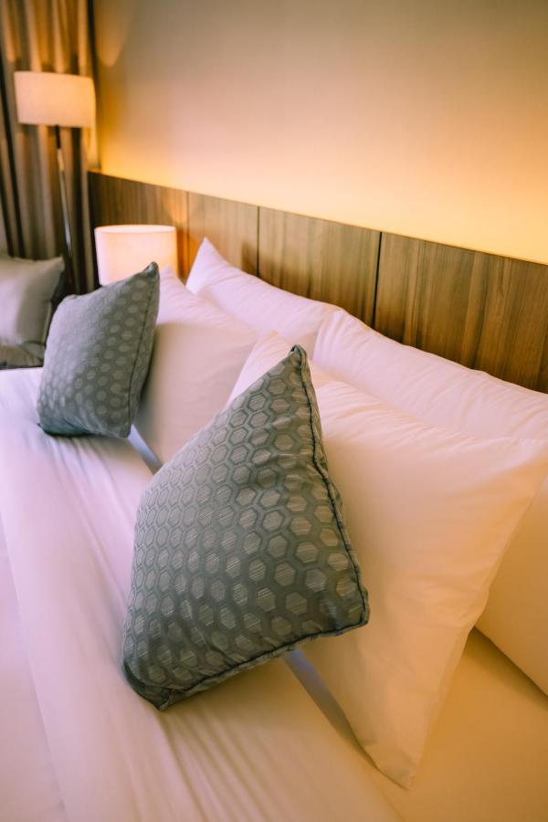 The Maximilian Hotel Cauayan Zewnętrze zdjęcie
