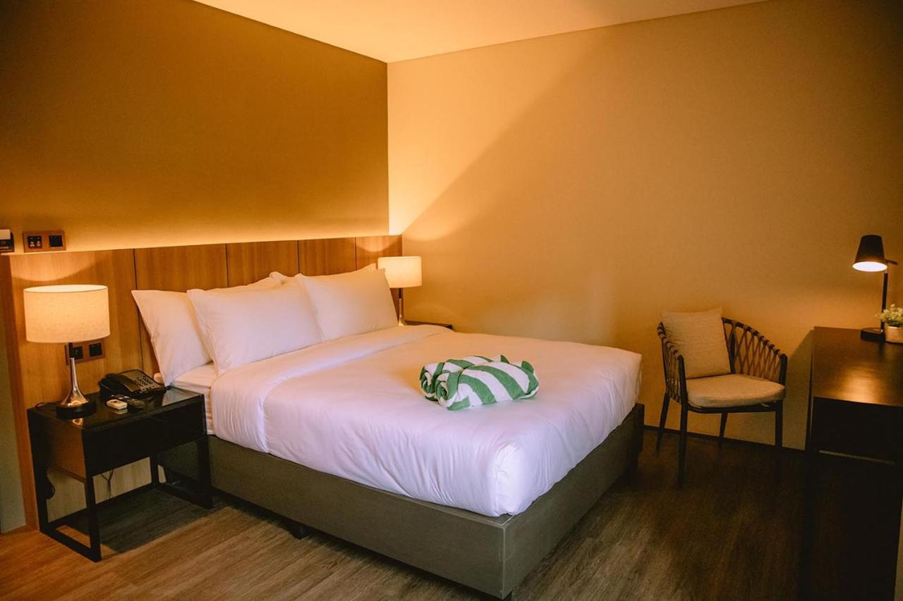 The Maximilian Hotel Cauayan Zewnętrze zdjęcie