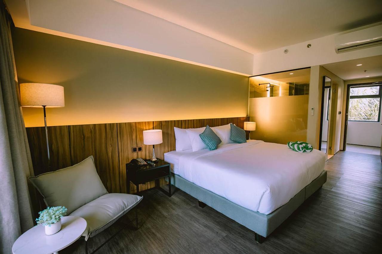 The Maximilian Hotel Cauayan Zewnętrze zdjęcie
