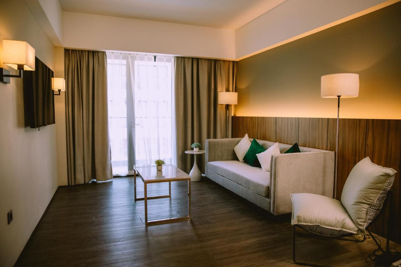 The Maximilian Hotel Cauayan Zewnętrze zdjęcie